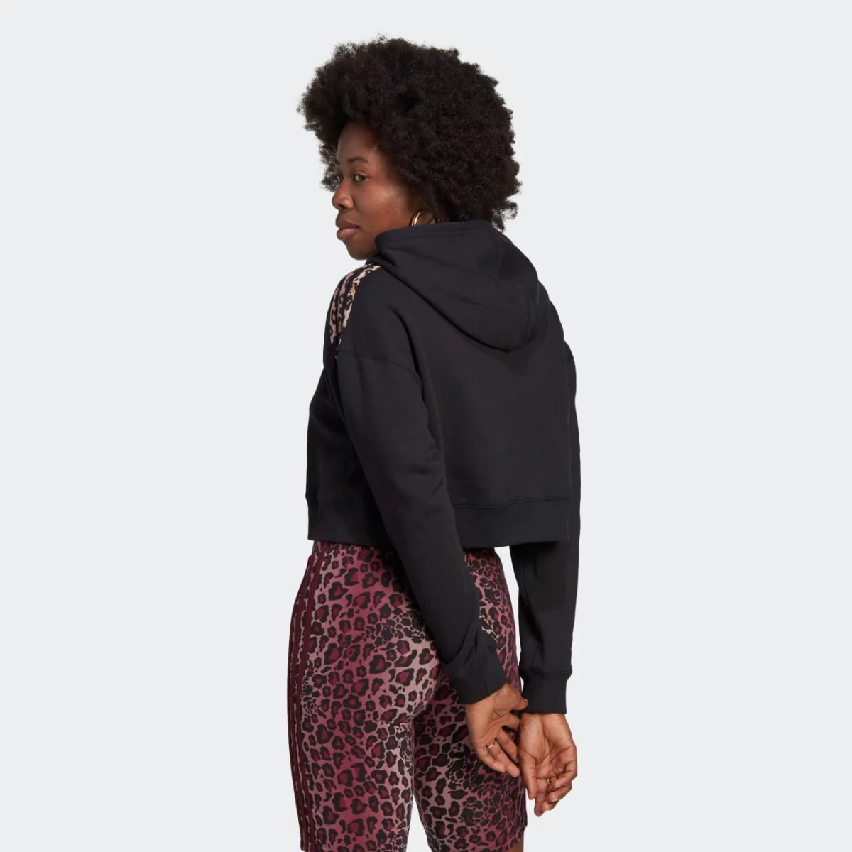 hk5184_5_apparel_on-model_back-view_grey-huge-665794a6a17aa