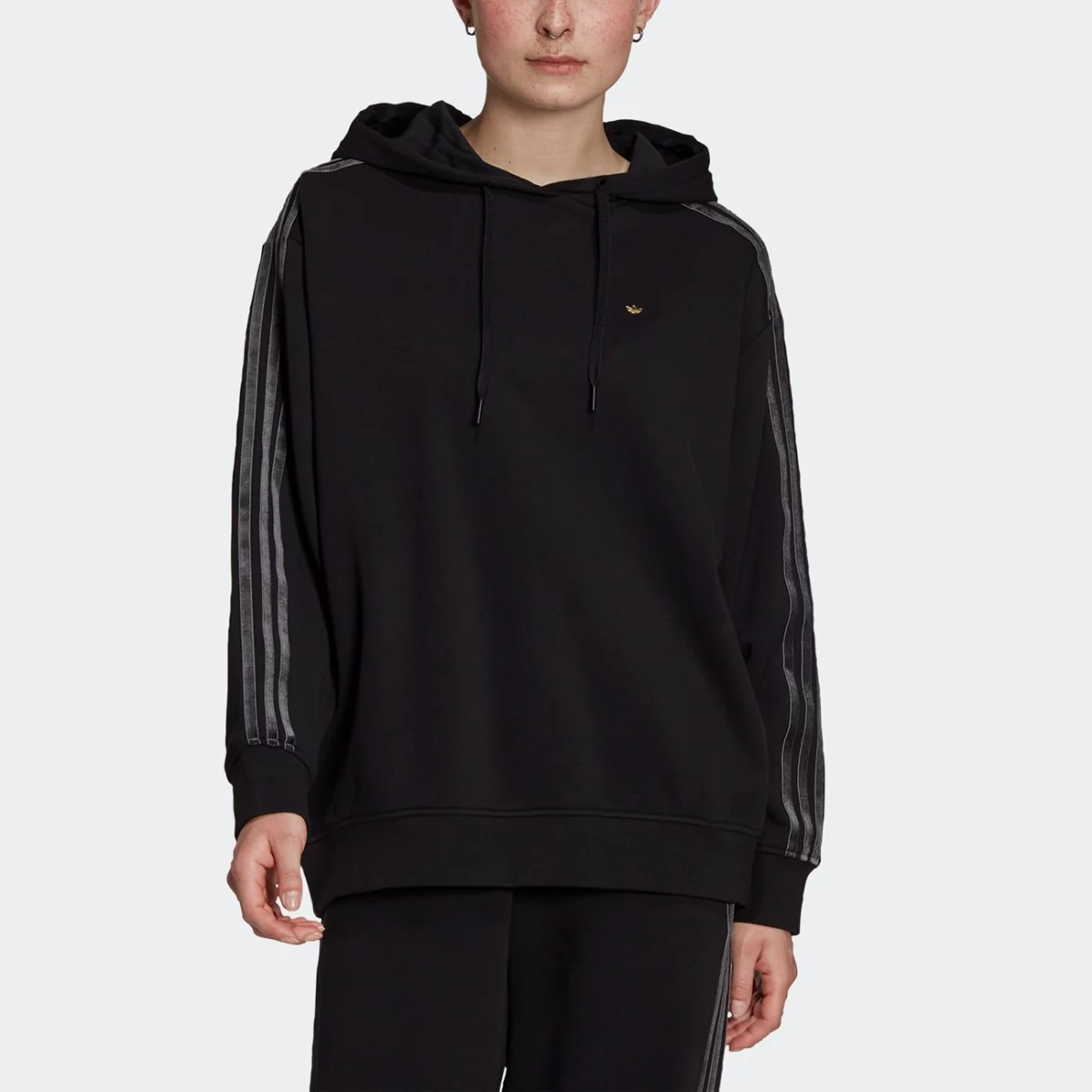 h18039_app_on-model_front_gradient-huge-66576182e4b63