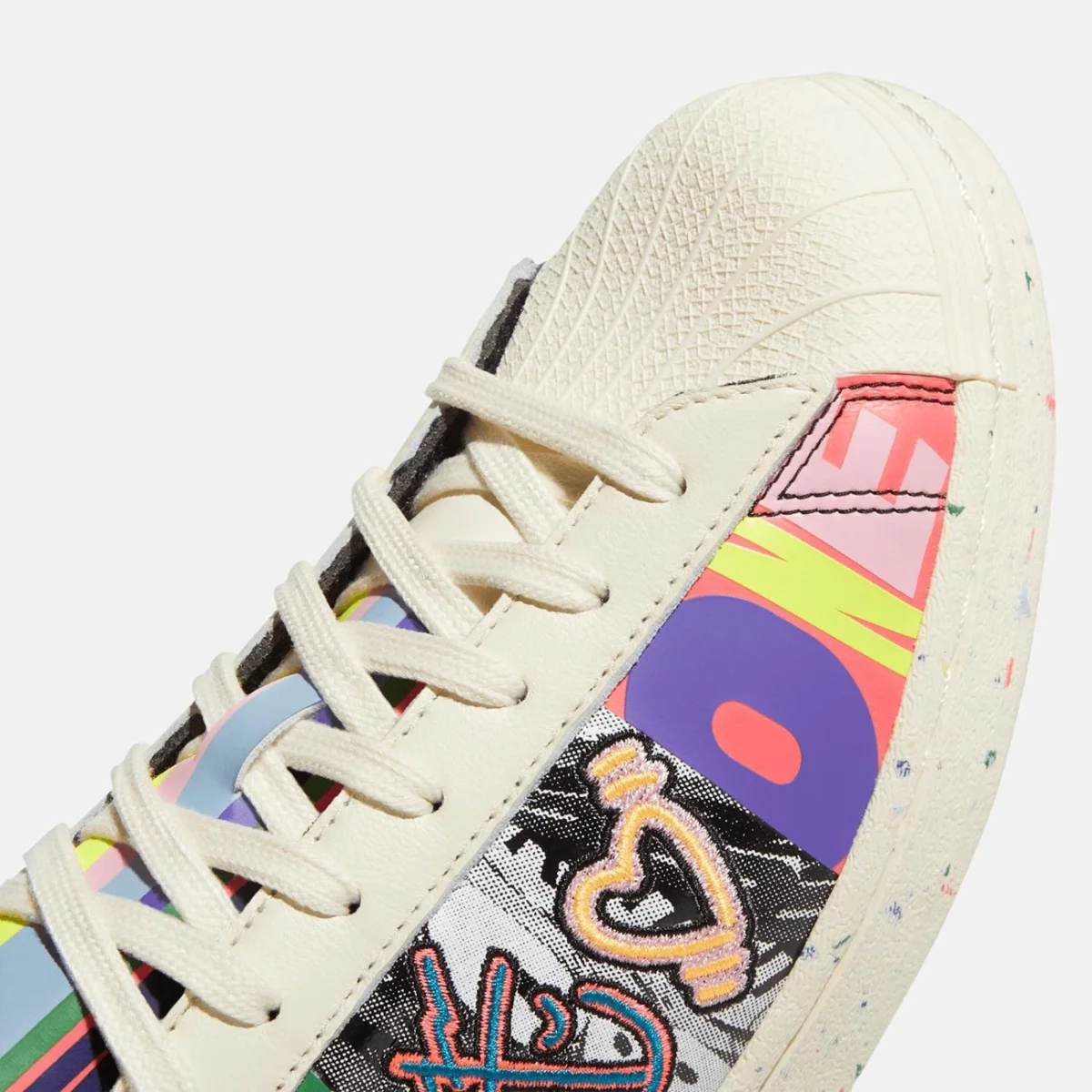 gx6395_8_footwear_photography_detail-view-1_transparent-huge-66580776e899c