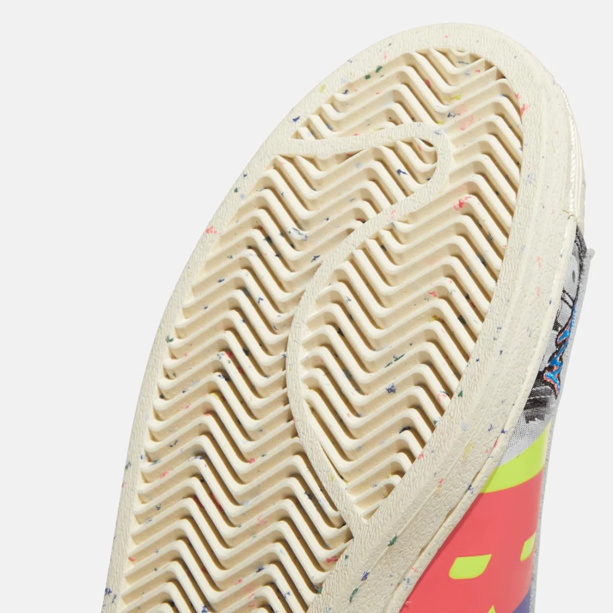 gx6395_9_footwear_photography_detail-view-2_transparent-huge-665807754e6d4