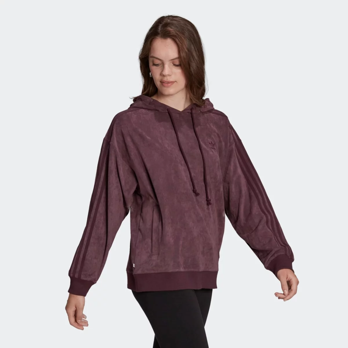 hm1695_7_apparel_on-model_walking-view_grey-huge-6657935686265