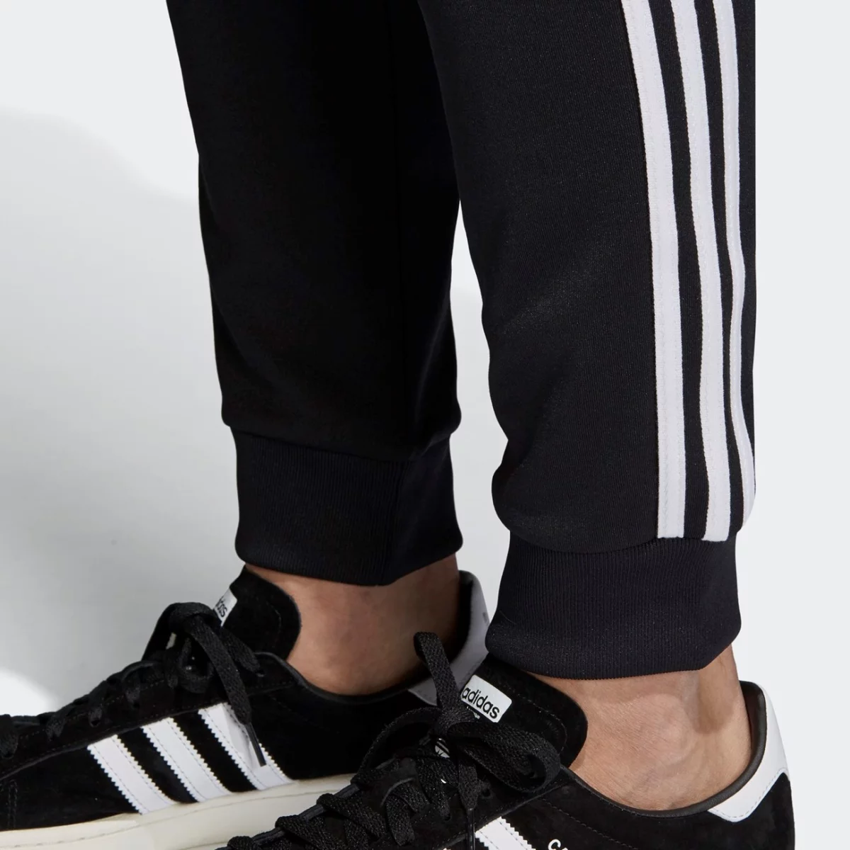 cw1275_app_on-model_detail-3_gradient-huge-665734ed5fb6f