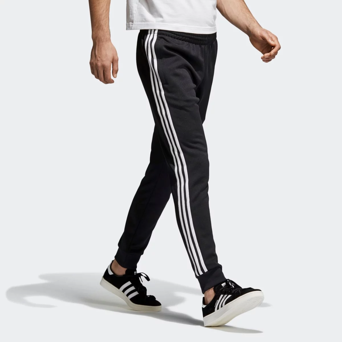 cw1275_app_on-model_walking_gradient-huge-665734dd4a52b