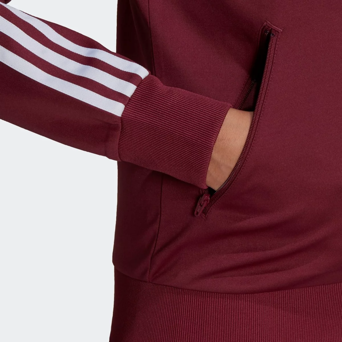 h34594_app_on-model_detail-1_gradient-huge-665765f3852ea
