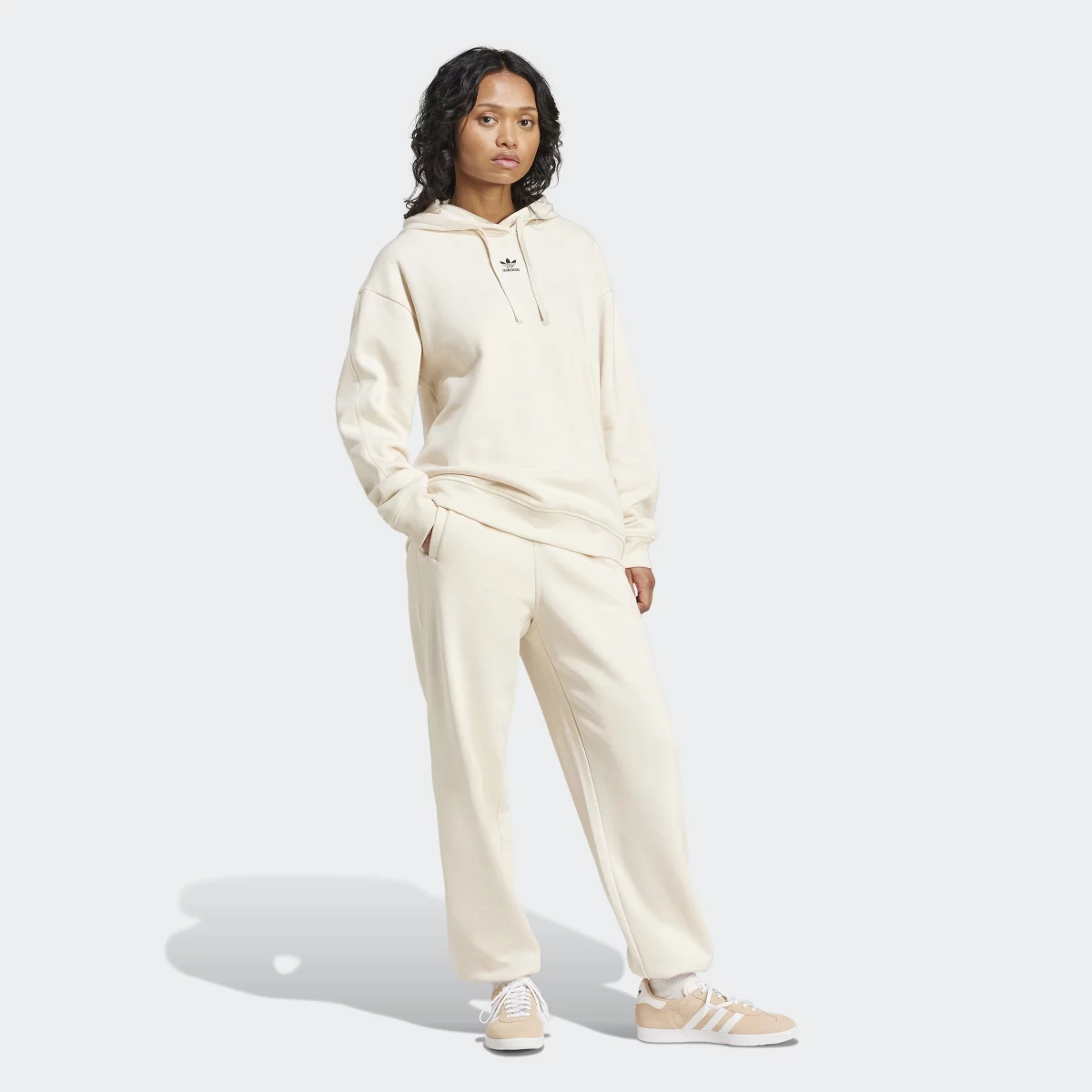 672b5bd4787efIY9619_6_APPAREL_On_Model_Walking_View_grey