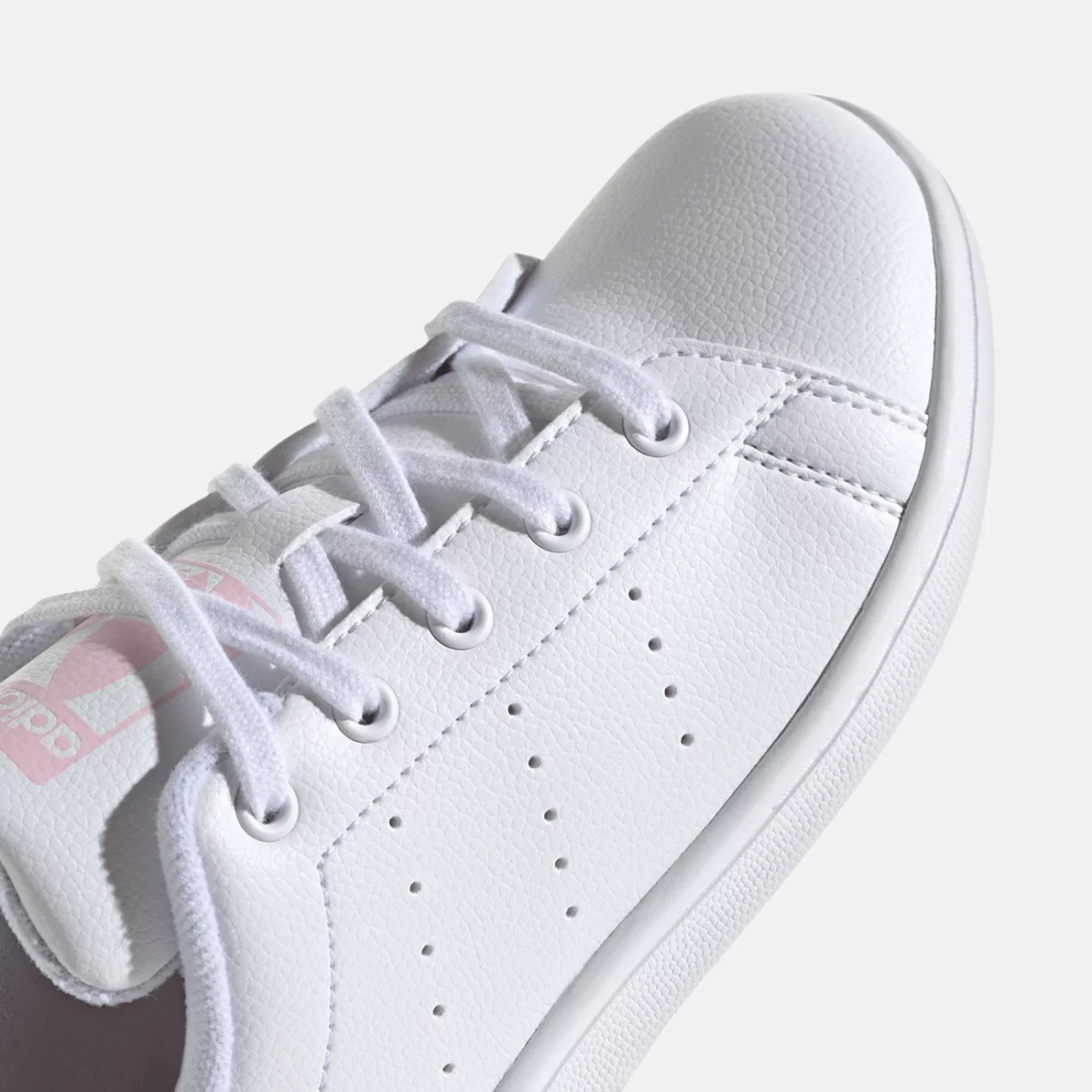 if1258_8_footwear_photography_detail-view-1_transparent-huge-6658410beaab3