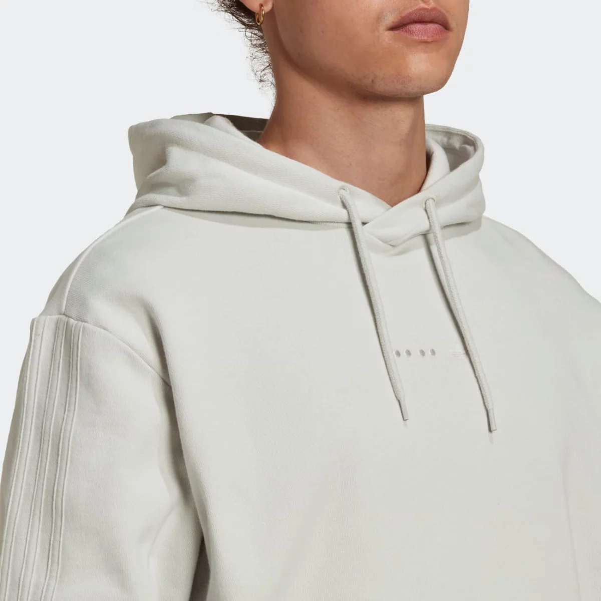 hk2725_10_apparel_on-model_detail-view-3_grey-huge-665793ce63bf2