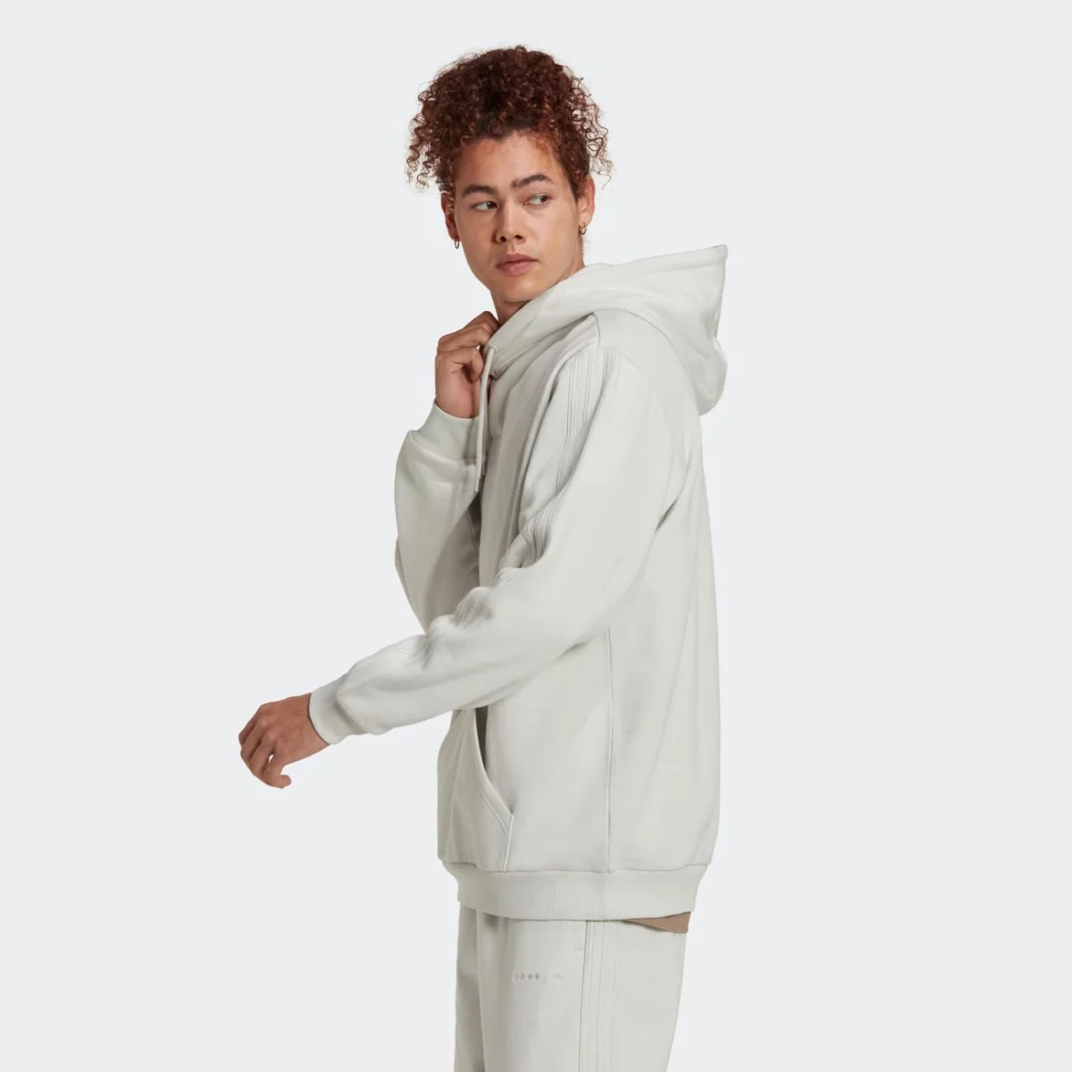 hk2725_6_apparel_on-model_side-view_grey-huge-665793c83c65e