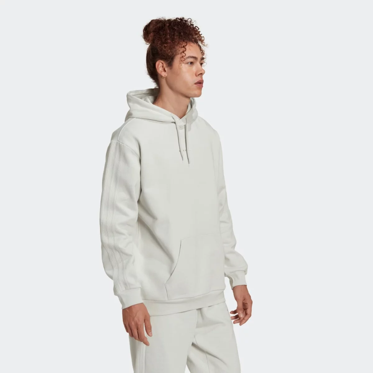 hk2725_7_apparel_on-model_walking-view_grey-huge-665793c983d6c