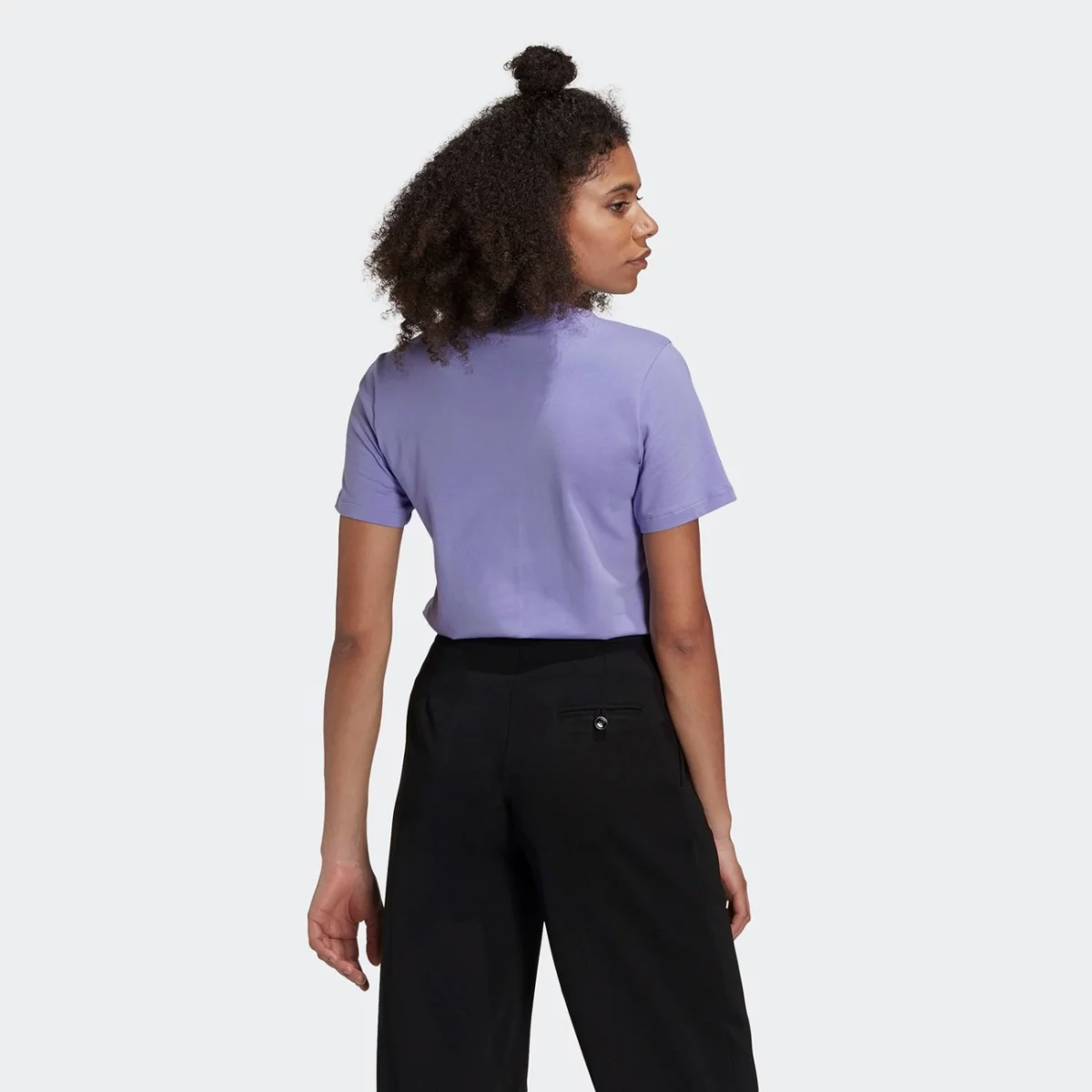gn2905_app_on-model_back_gradient-huge-665754f54d482