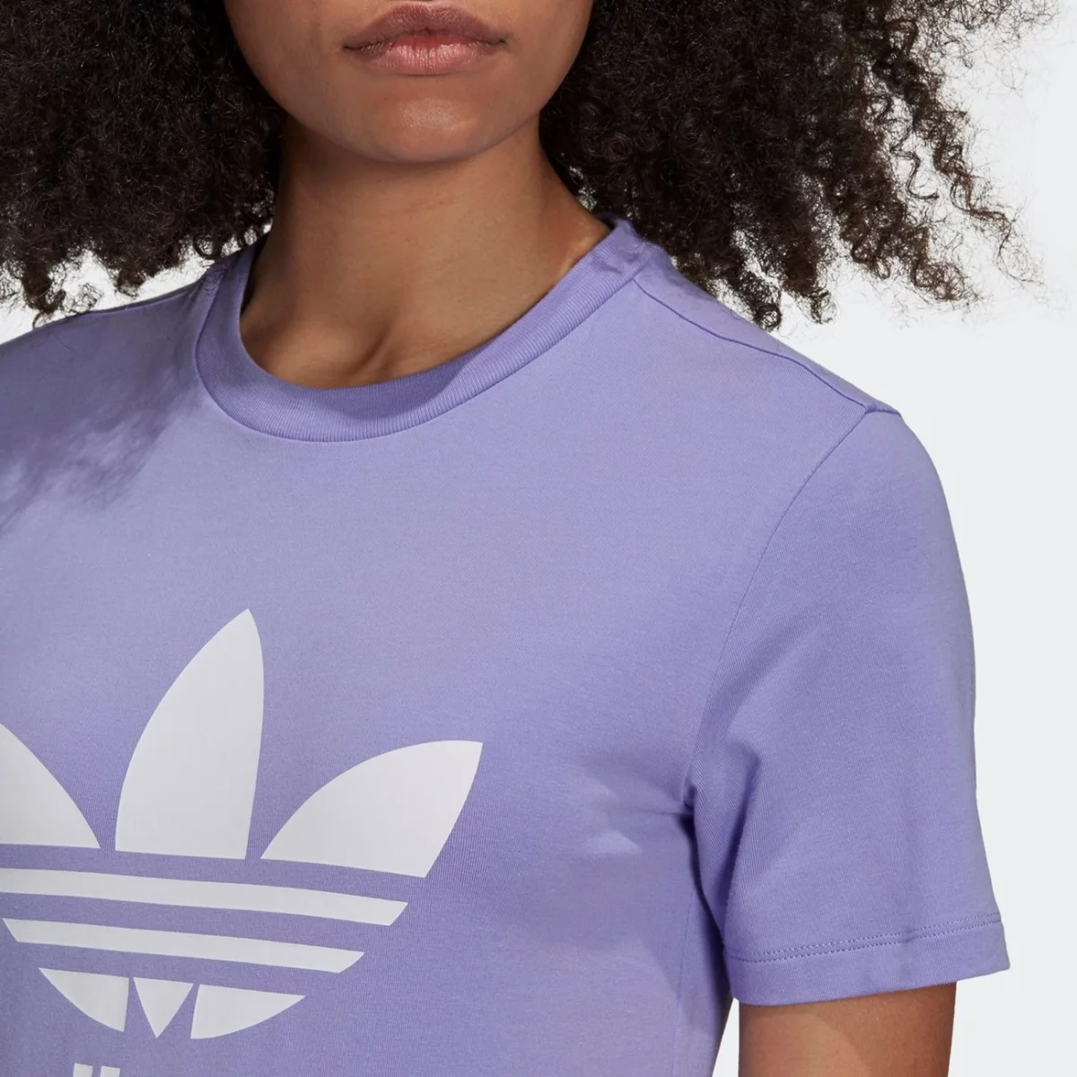 gn2905_app_on-model_detail-1_gradient-huge-665754f6b8ee9