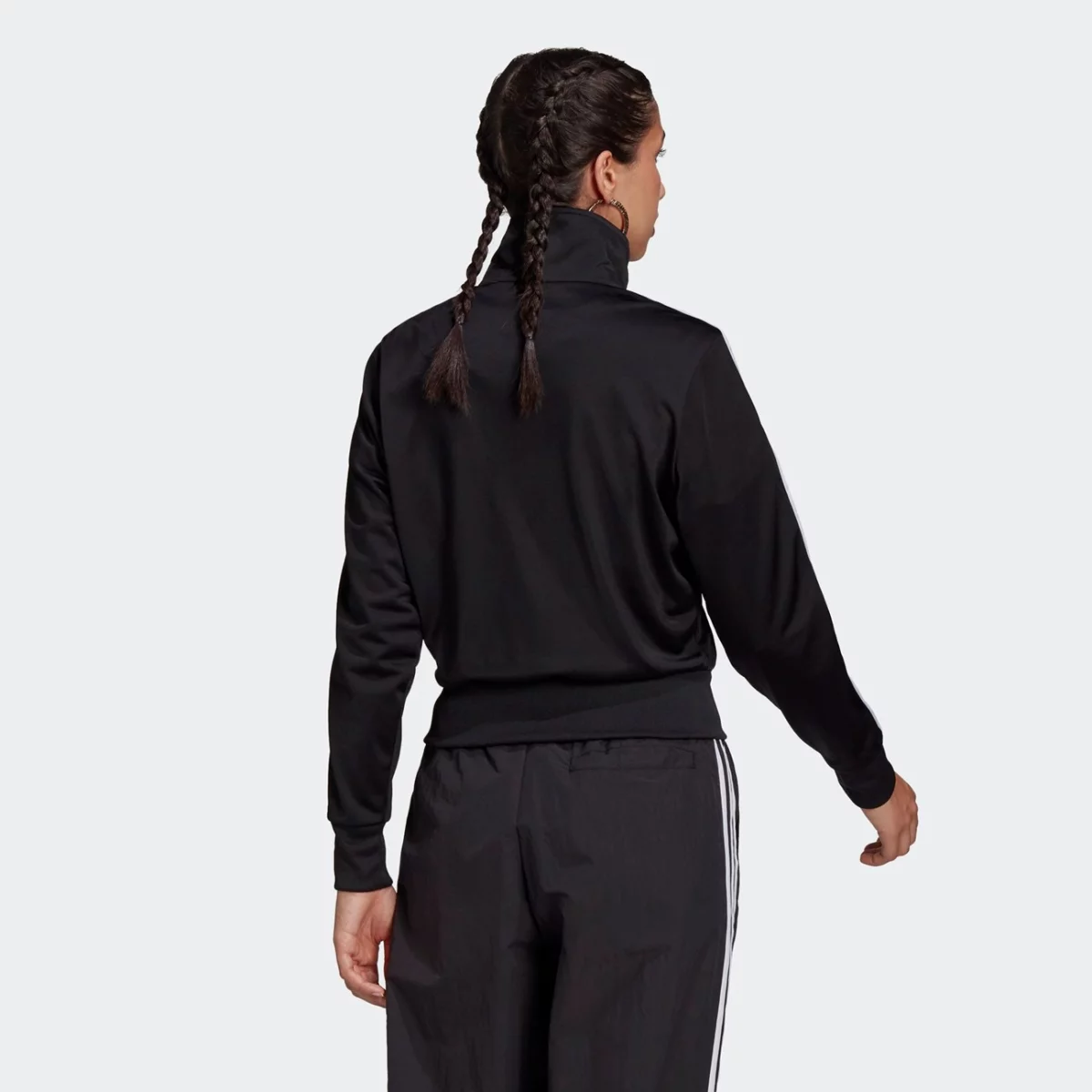 gn2817_app_on-model_back_gradient-huge-665778180fba3