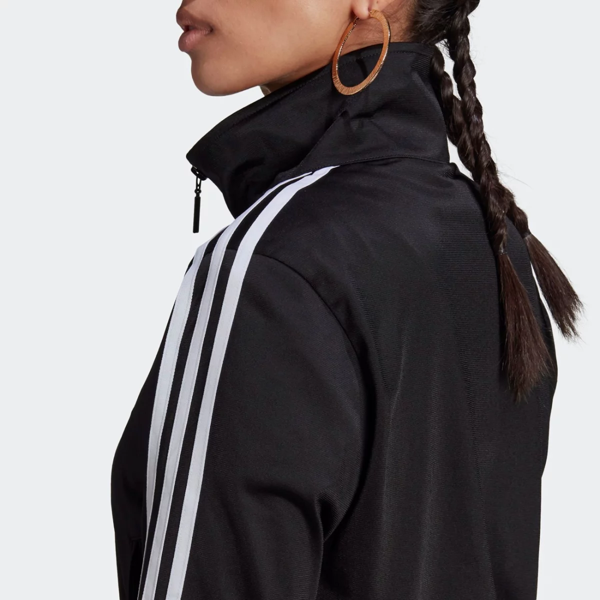 gn2817_app_on-model_detail-3_gradient-huge-6657781df0e99