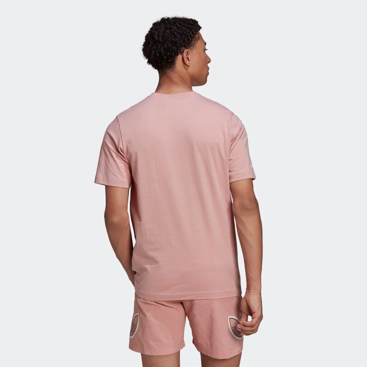 he4681_app_on-model_back_gradient-huge-6657764fe3b7d