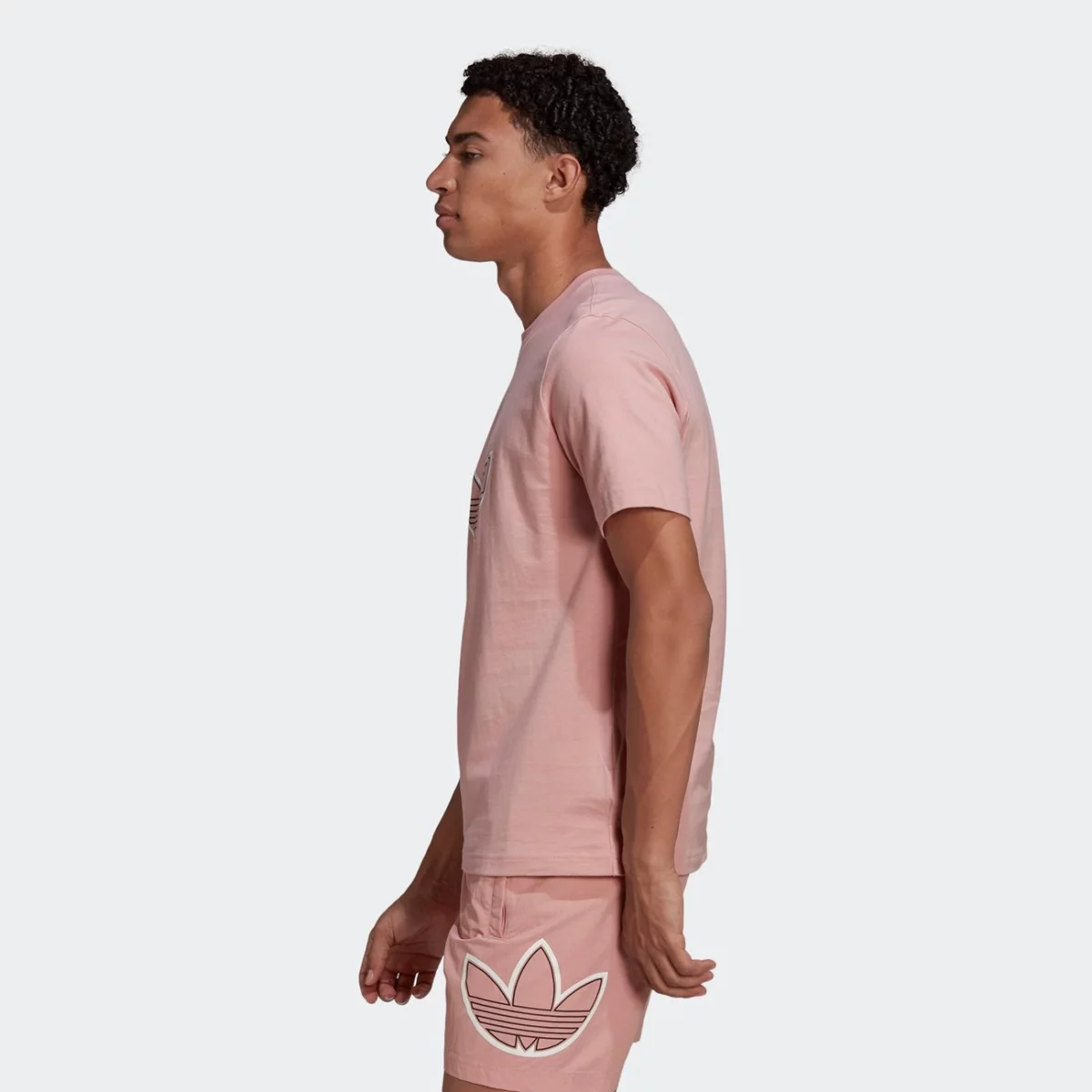 he4681_app_on-model_side_gradient-huge-66577652d8466