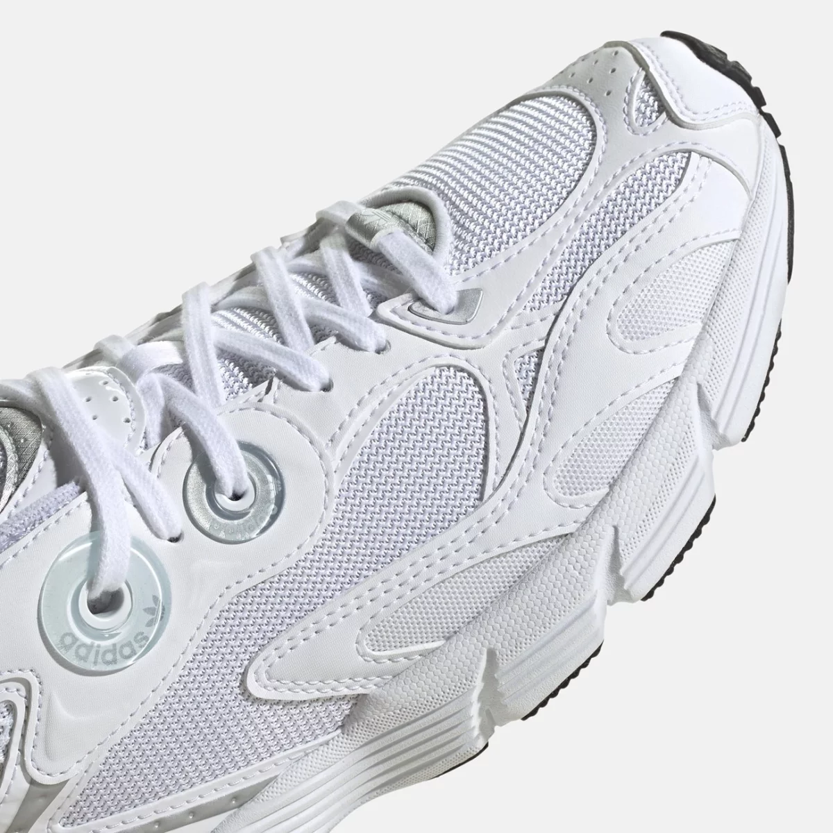 gy5565_8_footwear_photography_detail-view-1_transparent-huge-6658067f387a1