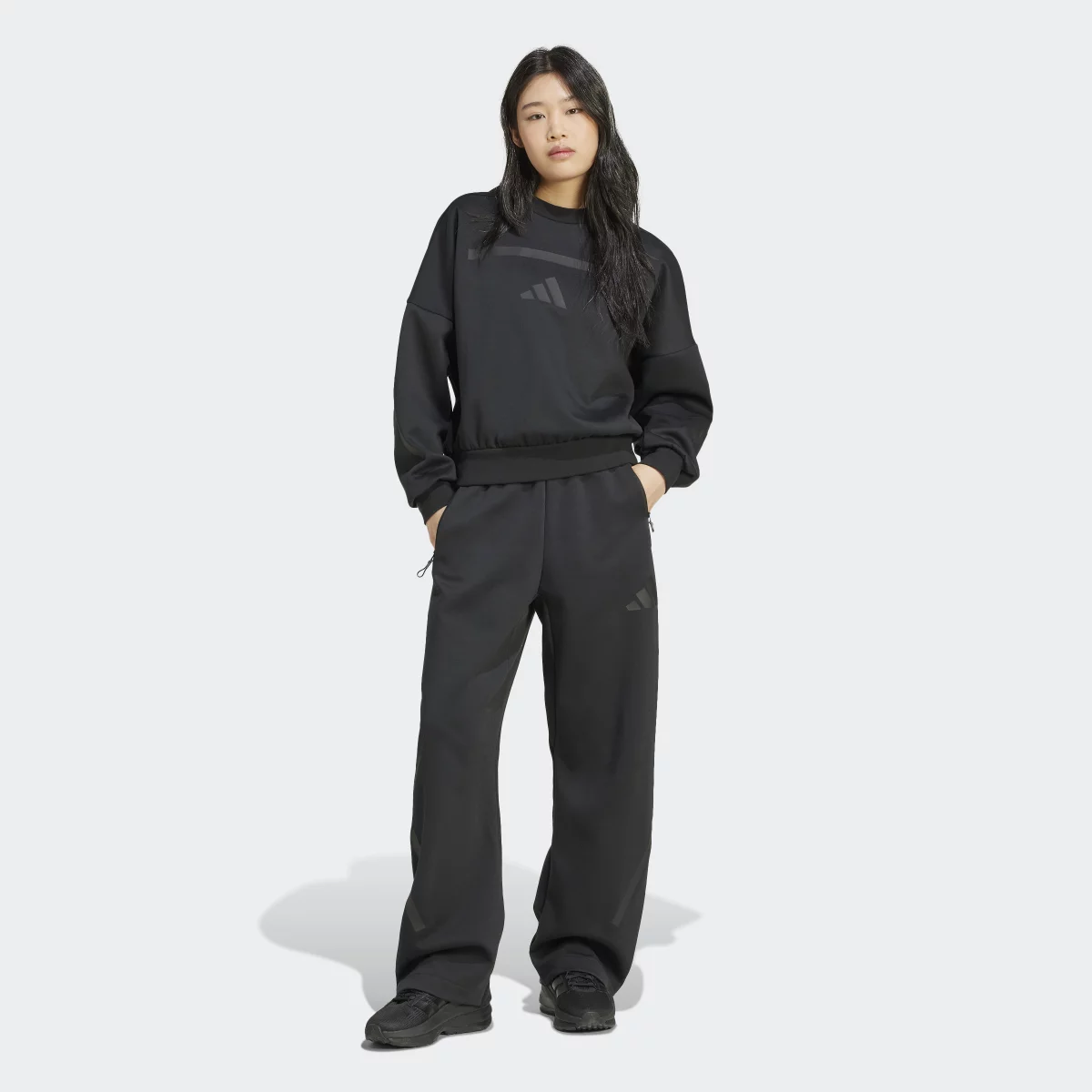 671775d8acd9cJE7850_6_APPAREL_On_Model_Standard_Outfit_View_grey