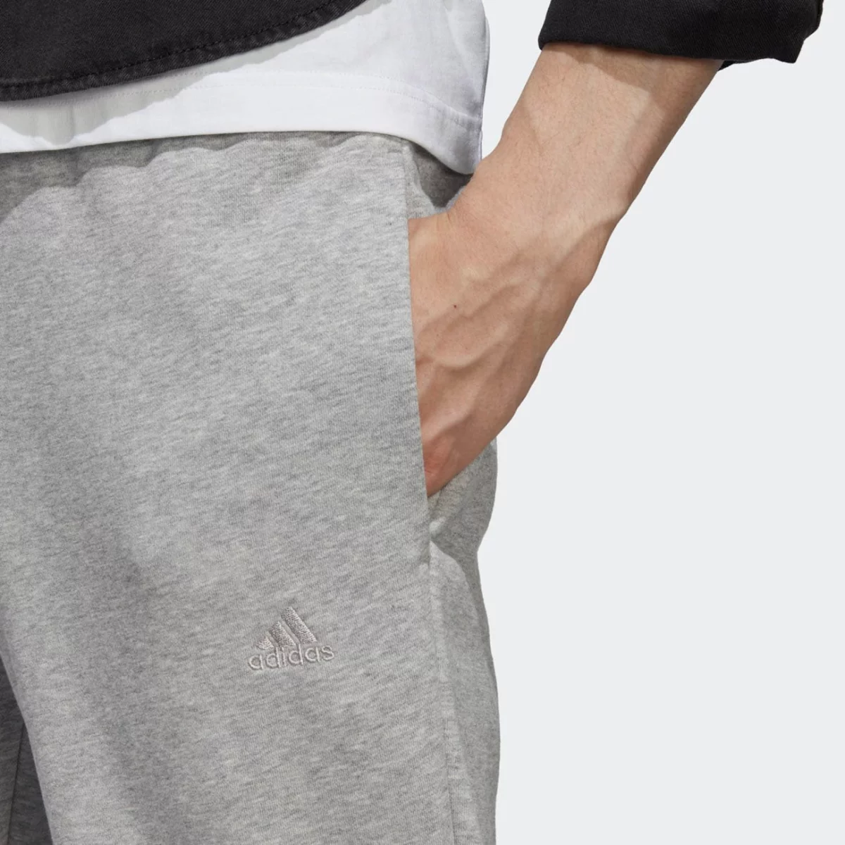 0_0001_ic9773_6_apparel_on-model_detail-view-1_grey-huge-6657a0b9cbf5f