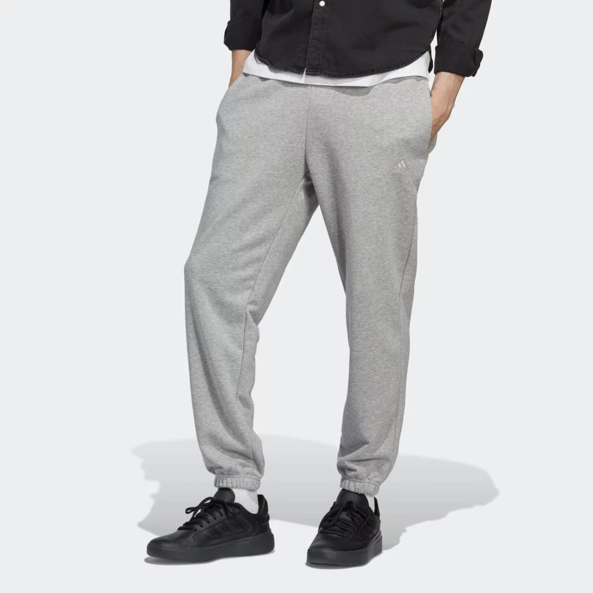 0_0004_ic9773_3_apparel_on-model_standard-view_grey-huge-6657a0be87467
