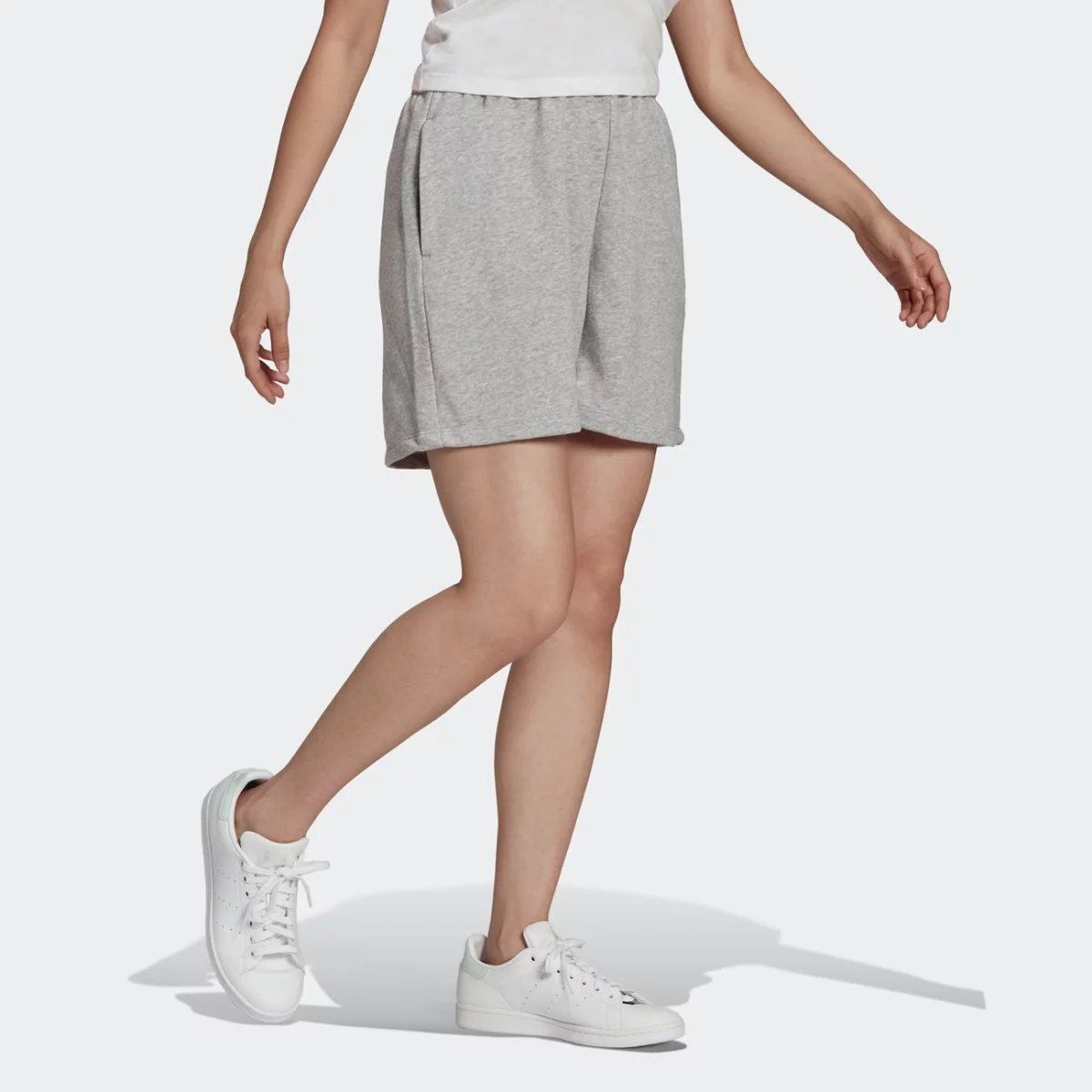 hc0629_app_on-model_walking_gradient-huge-66577a5755eaf