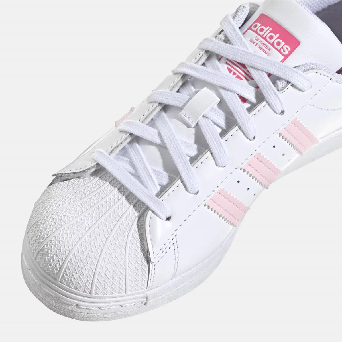 0_0087_hq1906_9_footwear_photography_detail-view-2_transparent-huge-66582c402db39
