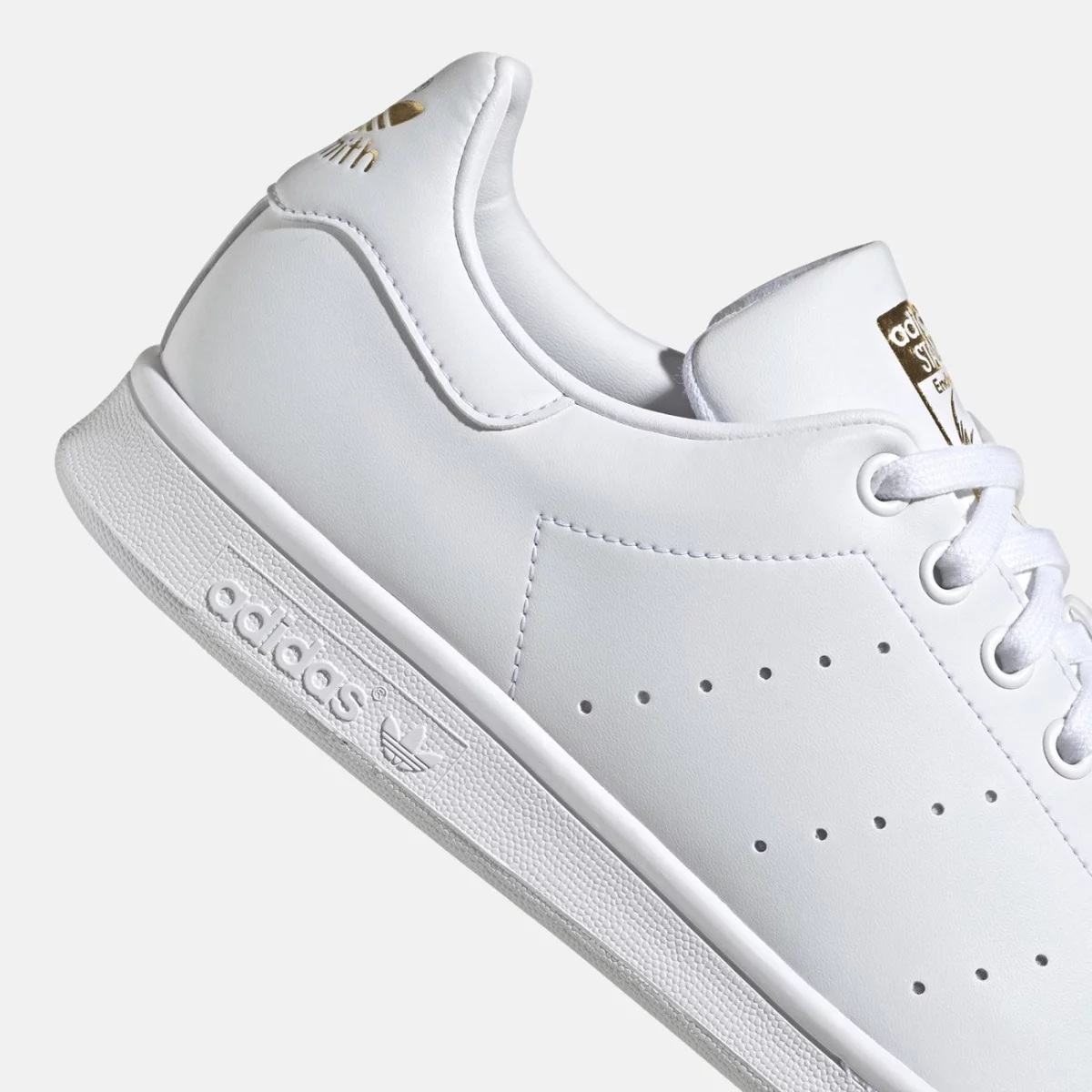 gy5695_8_footwear_photography_detail-view-1_transparent-huge-66582d4ec7ef4