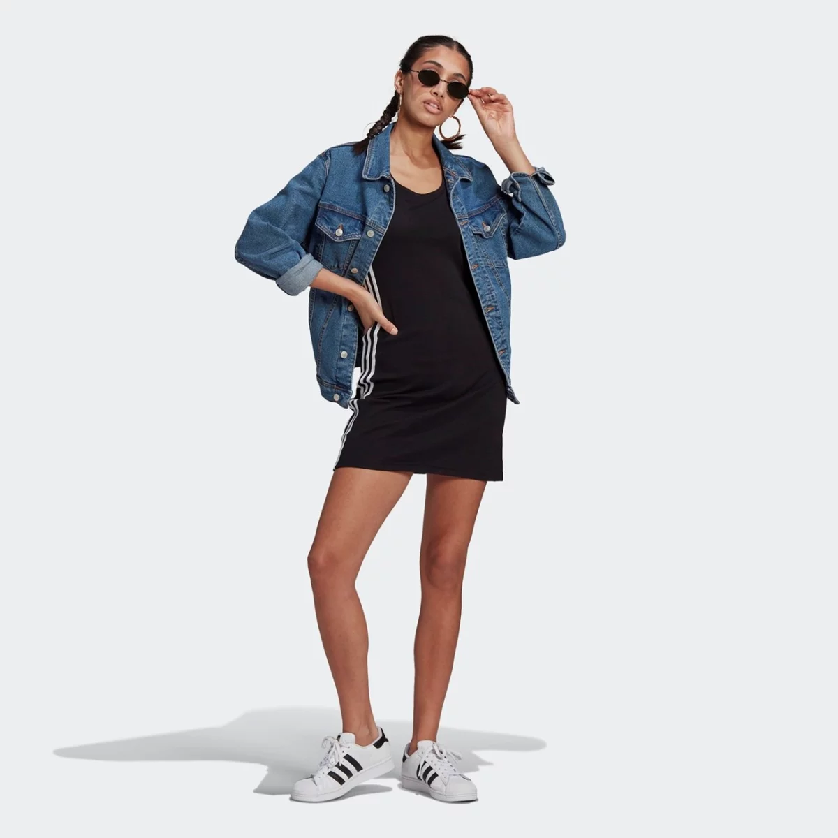 gn2878_app_on-model_walking_gradient-huge-6657553d02b08
