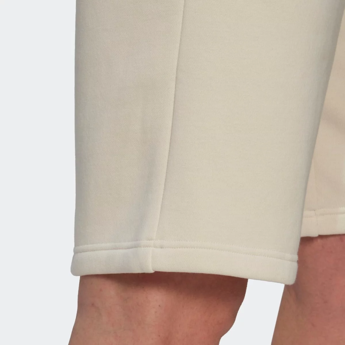 hk0183_7_apparel_on-model_detail-view-2_grey-huge-665793e277a42