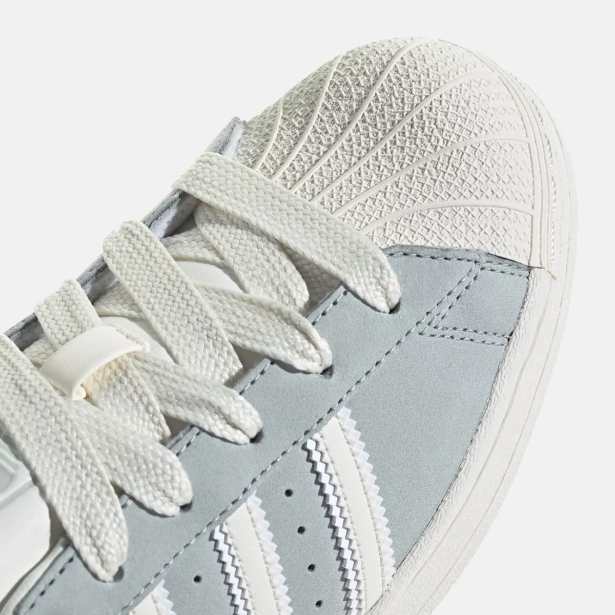 ie3038_9_footwear_photography_detail-view-2_transparent-huge-66584331edf00