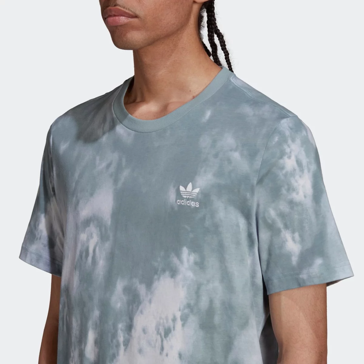 he9448_app_on-model_detail-1_gradient-huge-665776fc61407