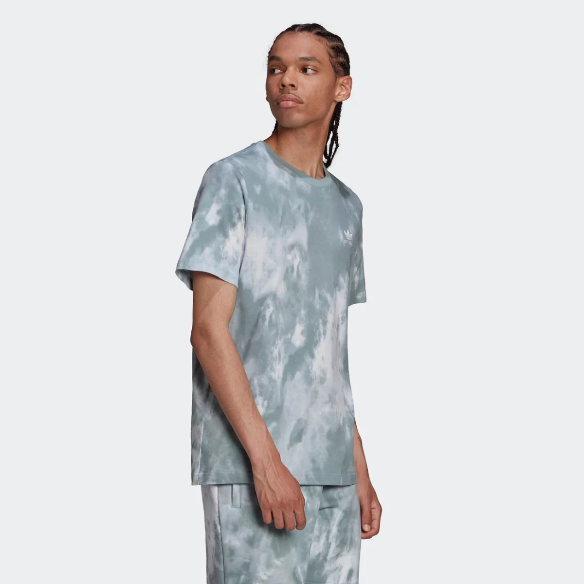 he9448_app_on-model_walking_gradient-huge-665776fad14bb