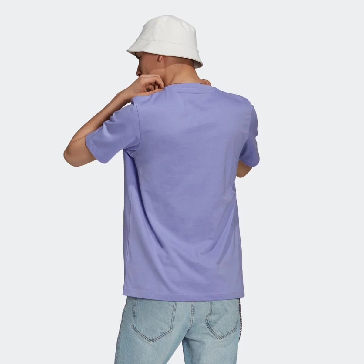 gn3481_app_on-model_back_gradient-huge-665753a991b80