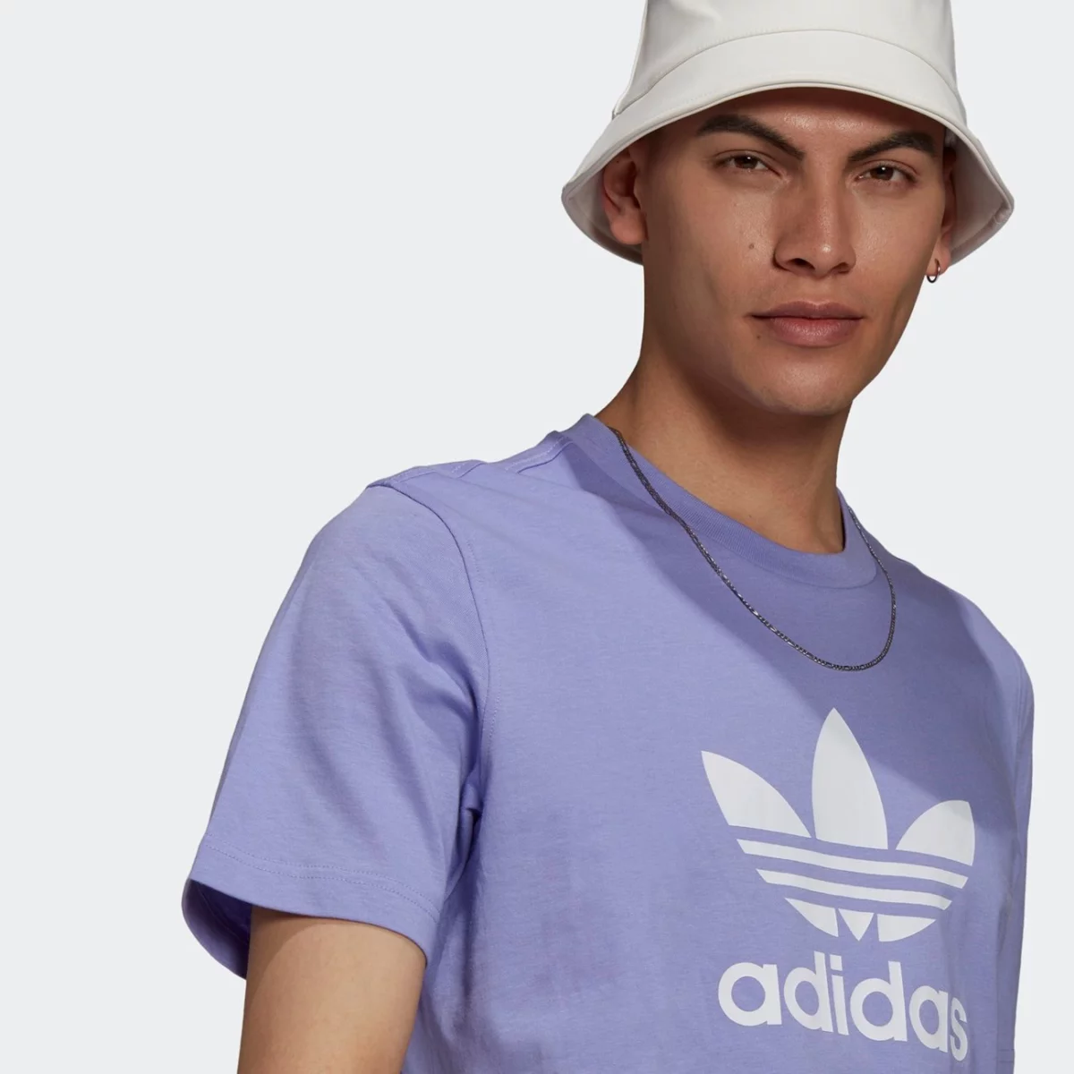 gn3481_app_on-model_detail-1_gradient-huge-665753a368656