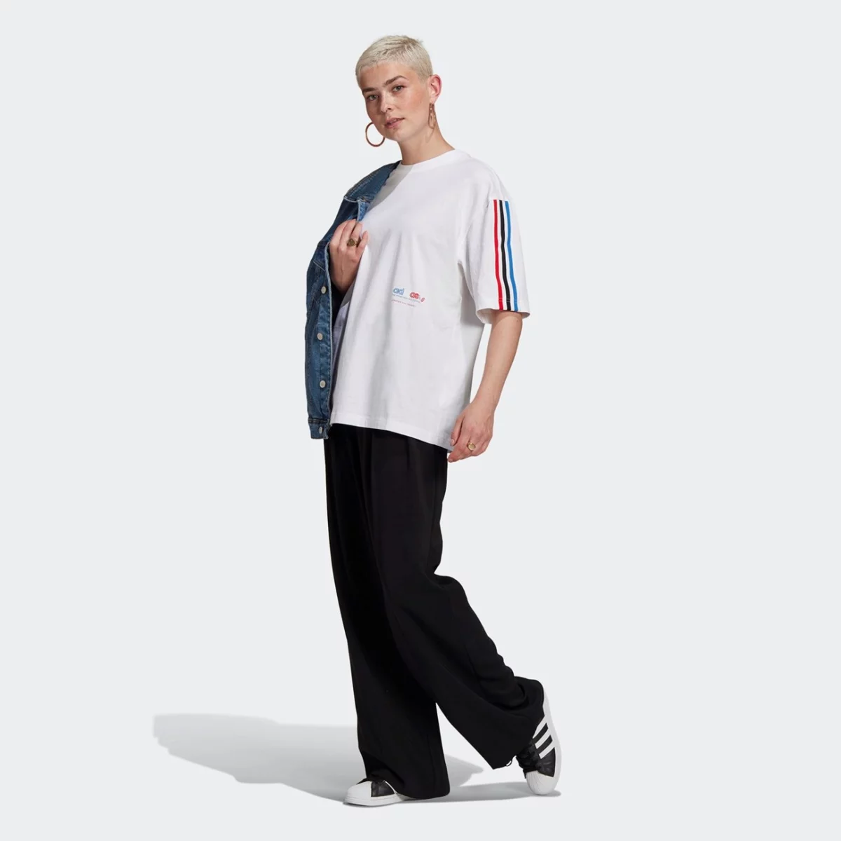 gn2870_app_on-model_walking_gradient-huge-665755542e9b8