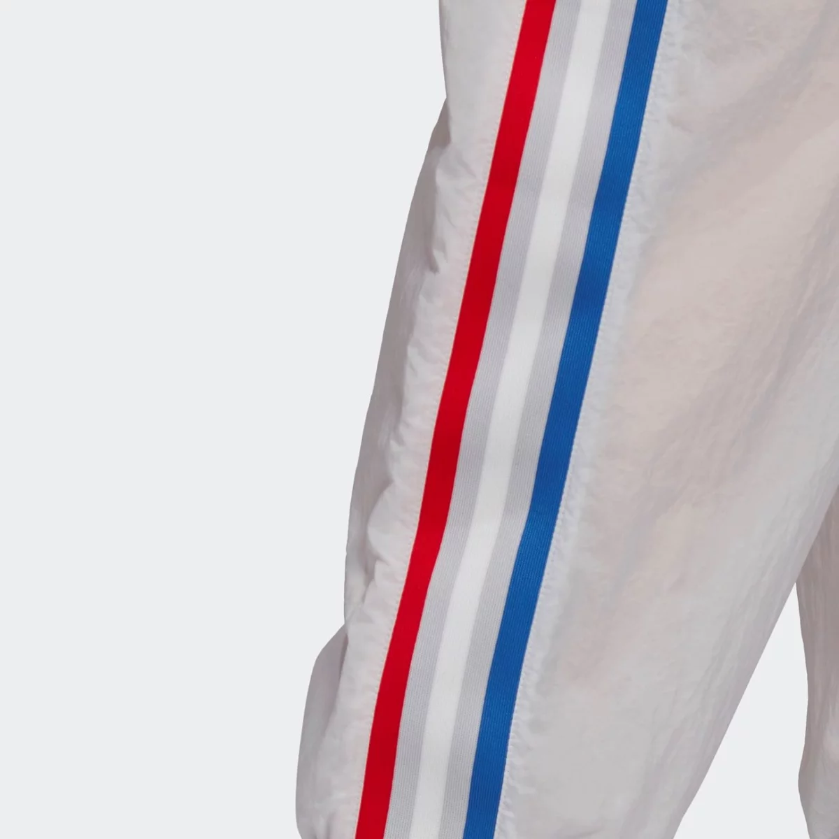 gt8467_app_on-model_detail-2_gradient-huge-66575410eb6e5