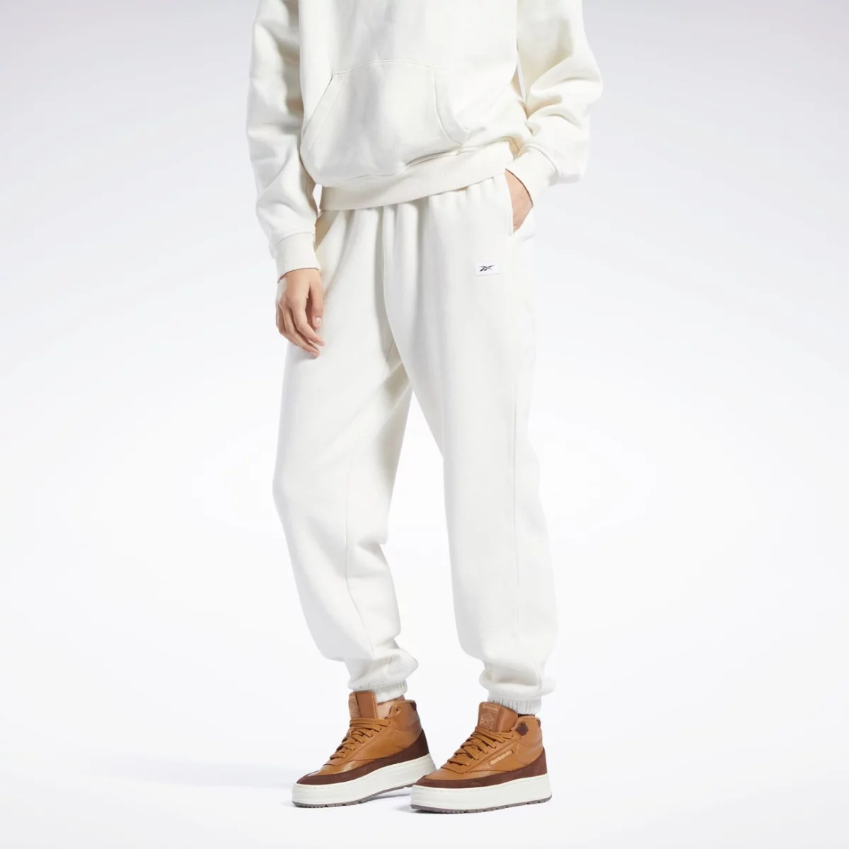 hh9720_2_apparel_on-model_standard-view_grey-huge-66579223961d0