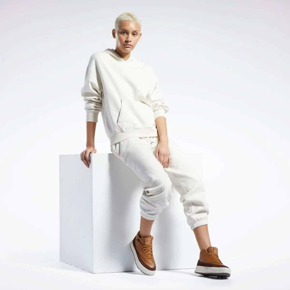hh9720_5_apparel_on-model_standard-outfit-view_grey-huge-66579227be3ee