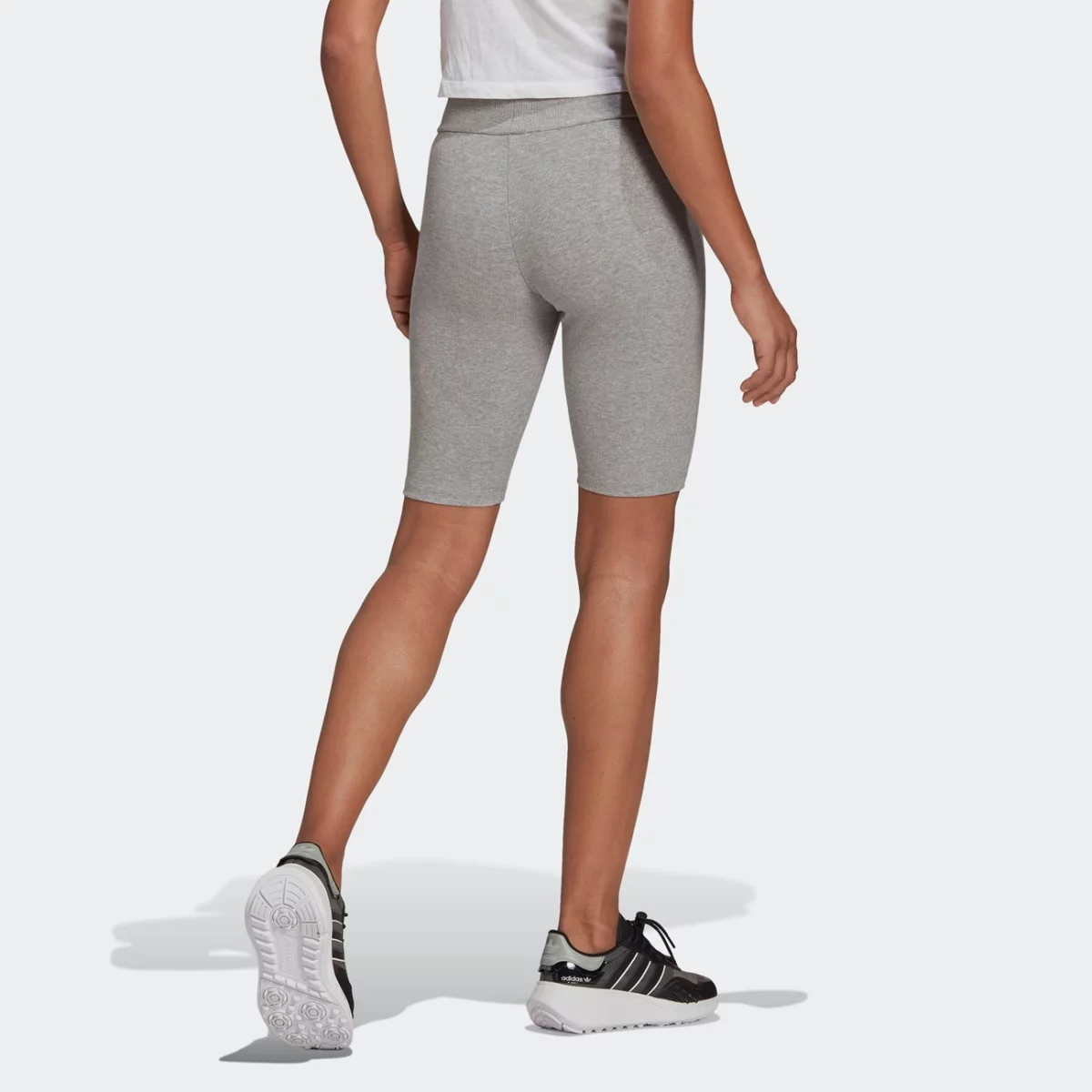 hf7485_app_on-model_back_gradient-huge-665775e4dbf17