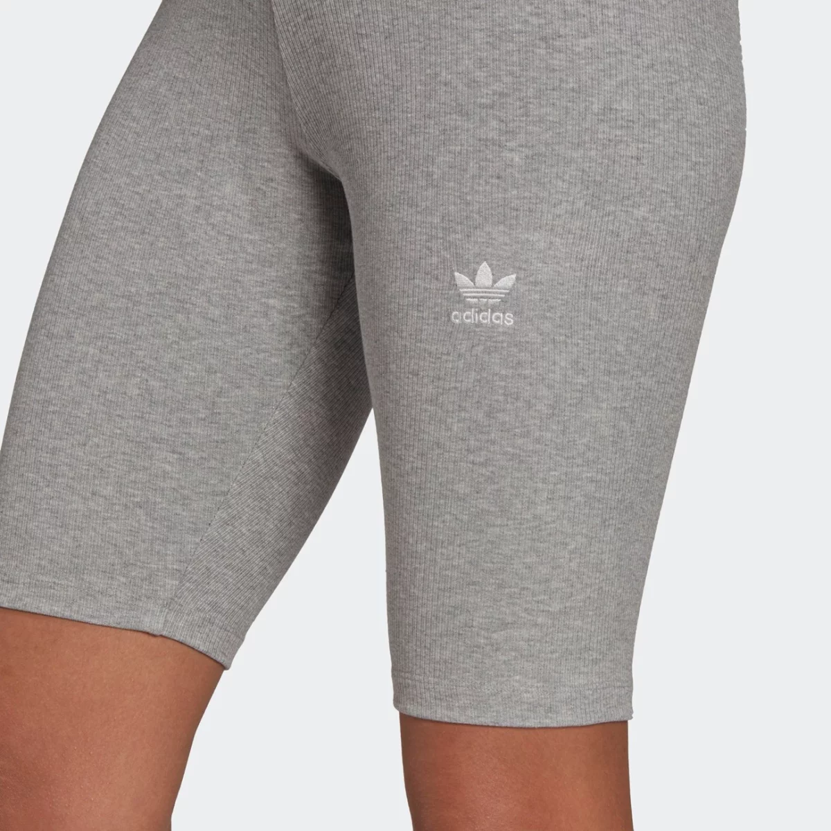 hf7485_app_on-model_detail-1_gradient-huge-665775e7c75e0