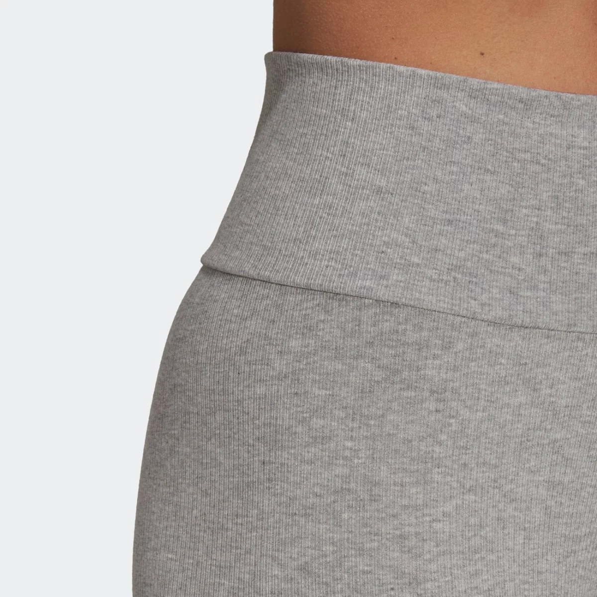 hf7485_app_on-model_detail-2_gradient-huge-665775e9de94a