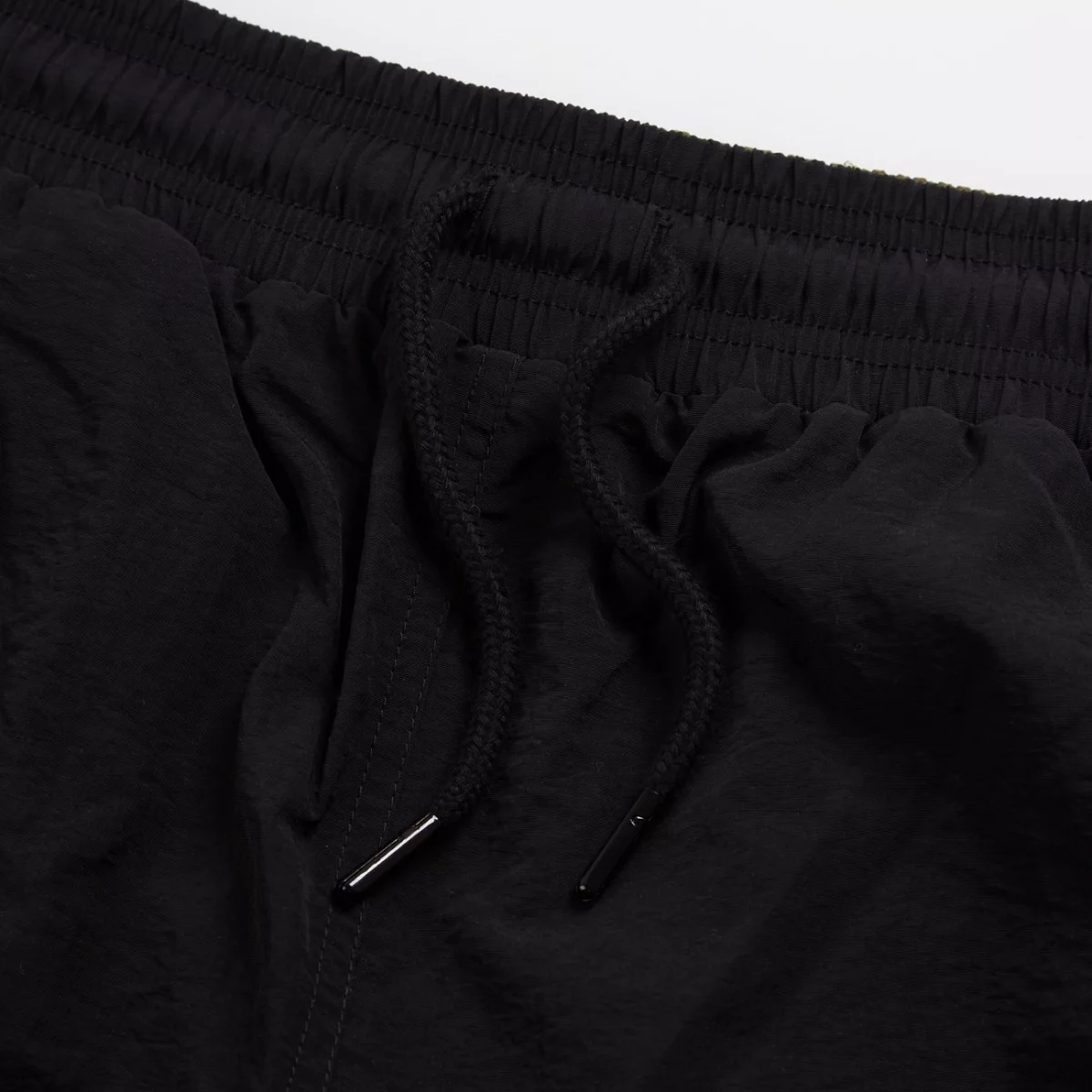ss21_stss21_06_laguna_black_detail-2-huge-6657605076a28