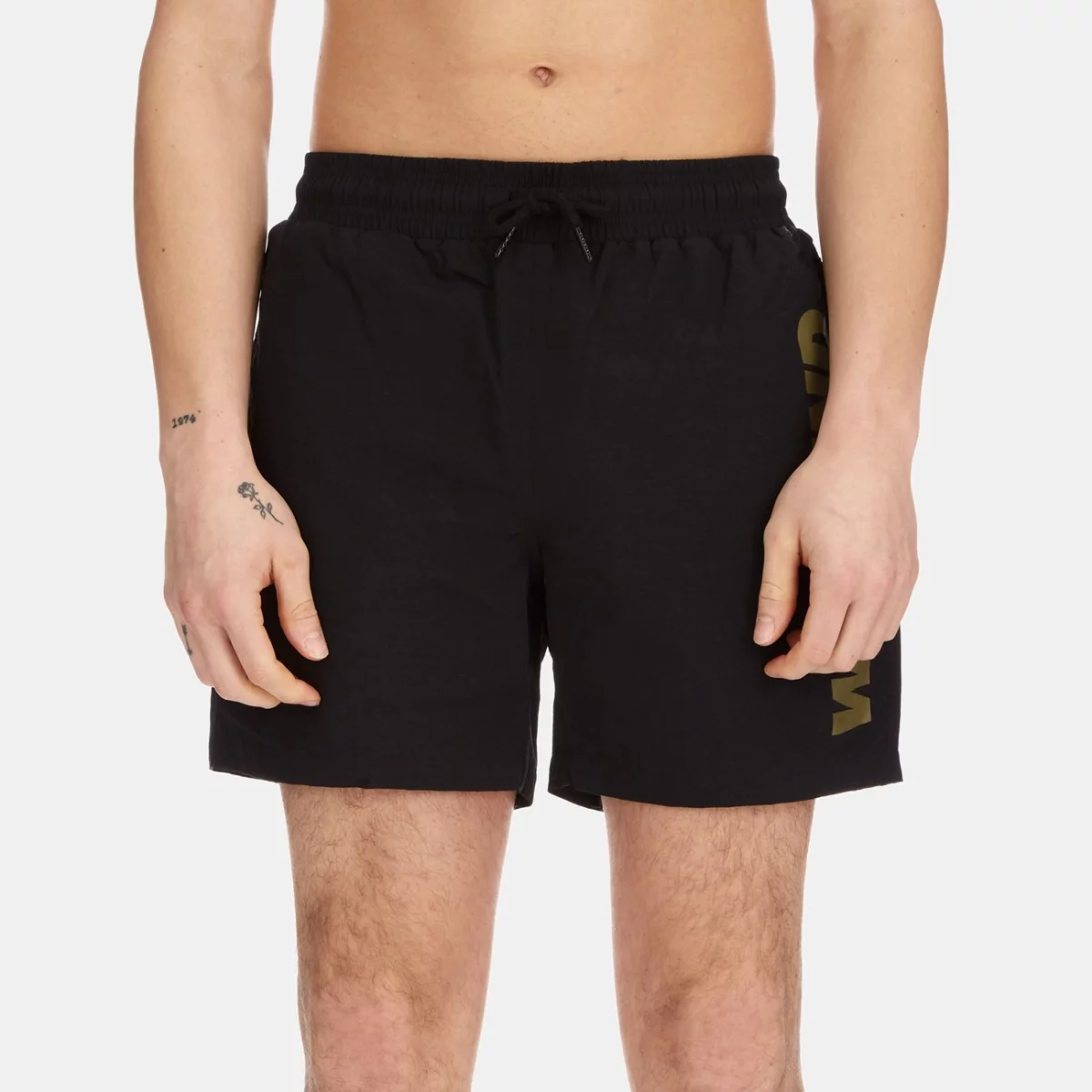 ss21_stss21_06_laguna_black_model_front-huge-6657604c965e9