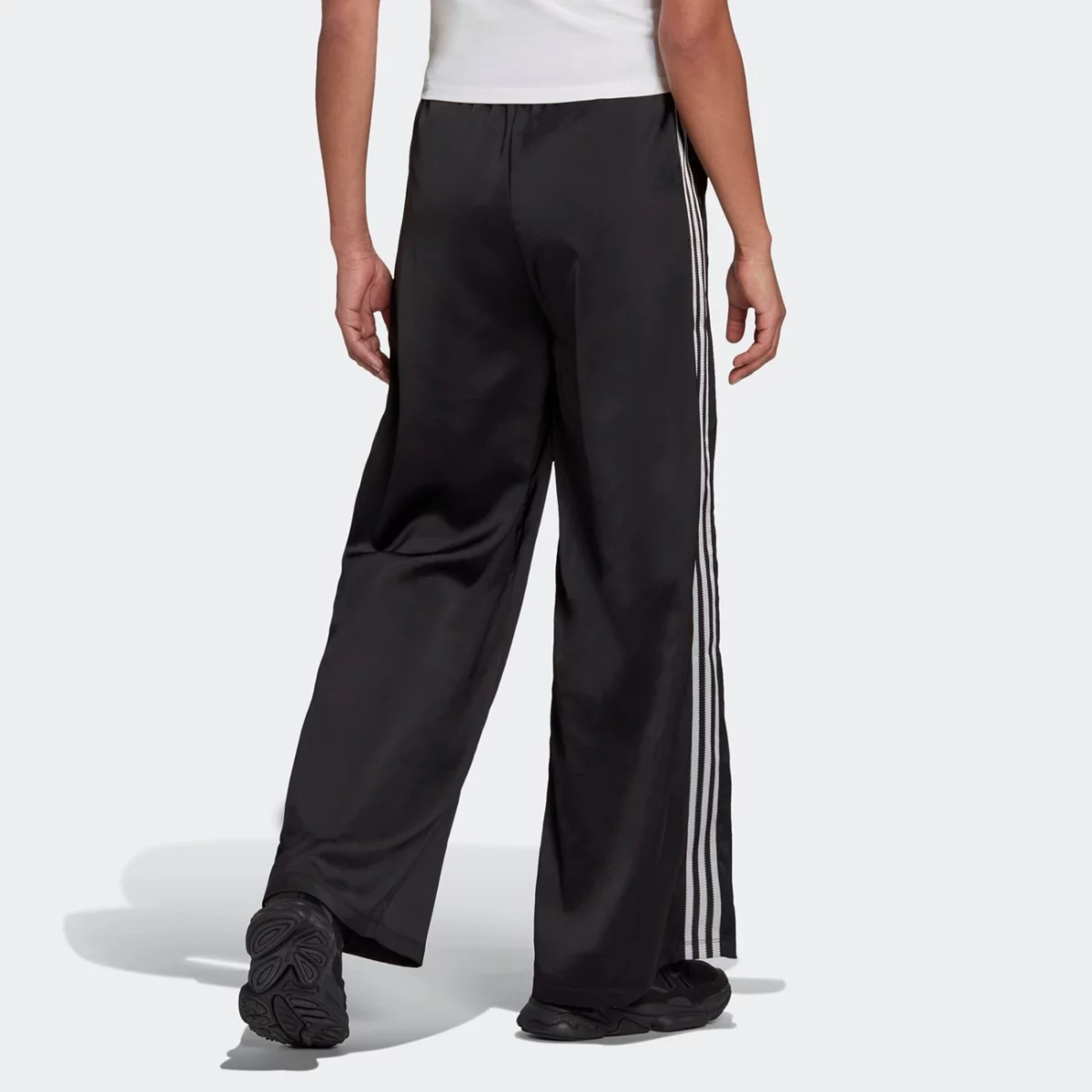 h37822_app_on-model_back_gradient-huge-665764991d826