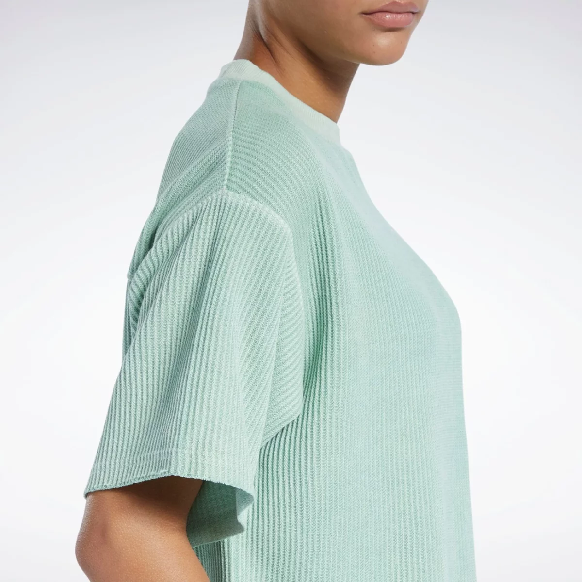 h49290_app_on-model_detail-2_gradient-huge-66577874283d7