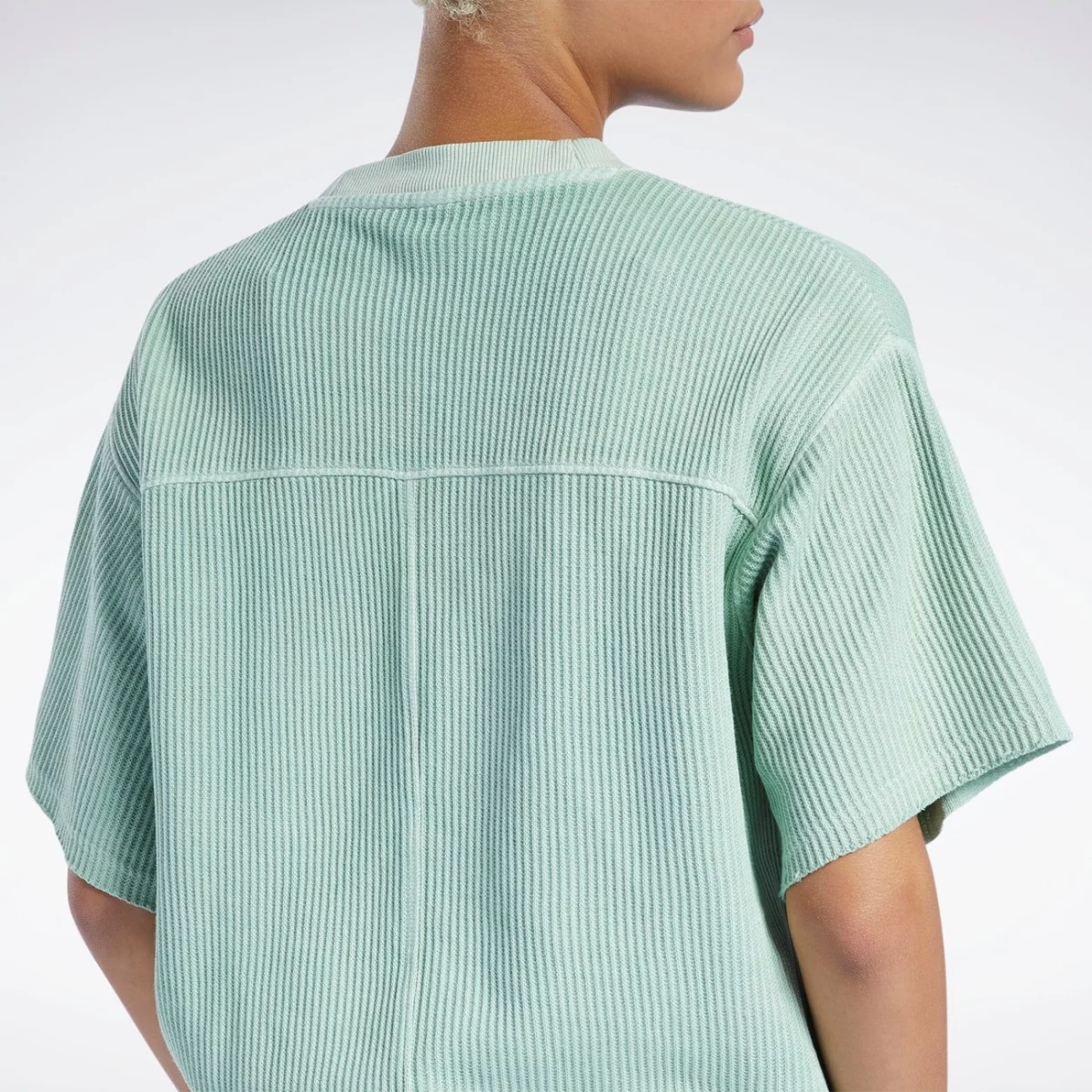 h49290_app_on-model_detail-3_gradient-huge-6657787610e47