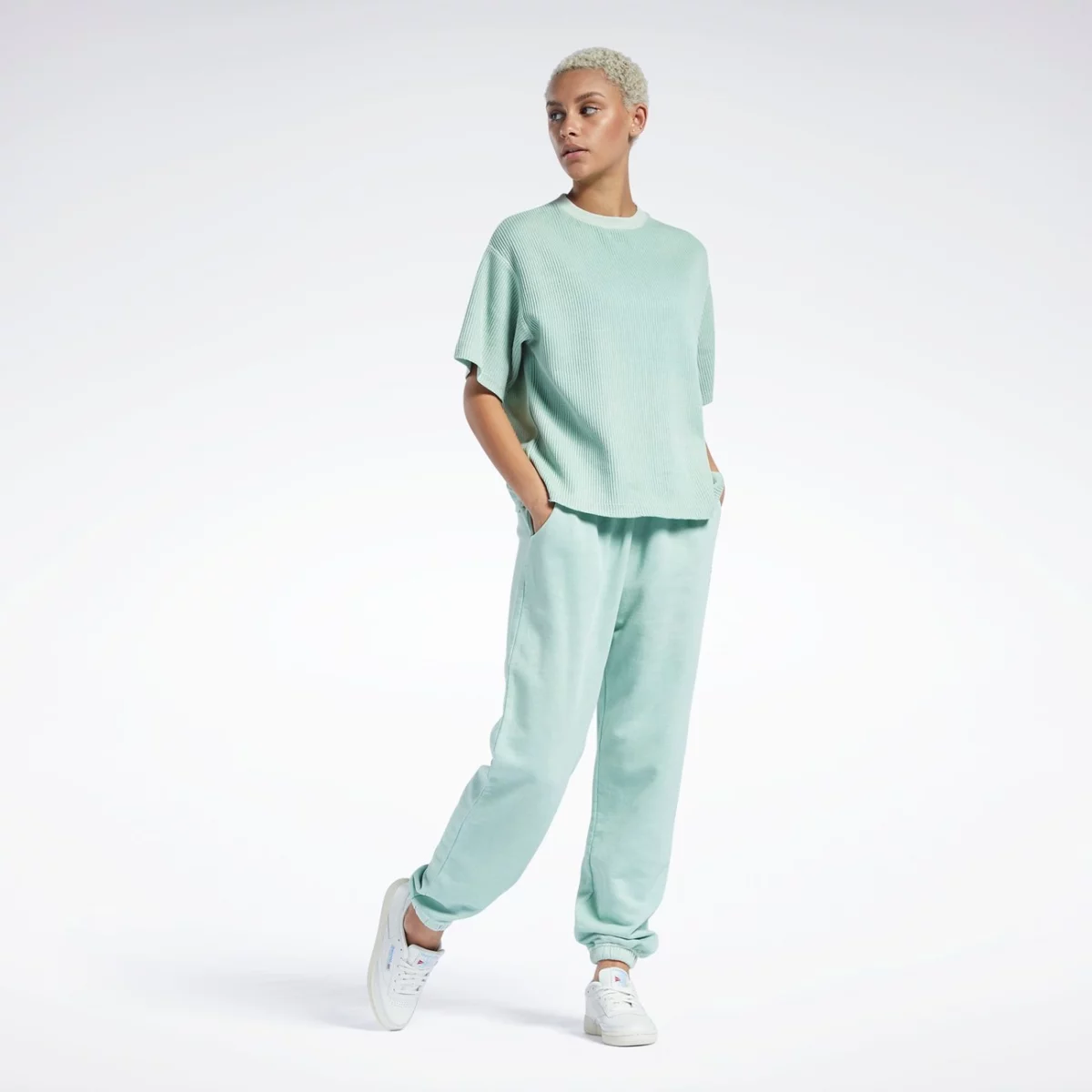 h49290_app_on-model_side_gradient-huge-6657787070dce