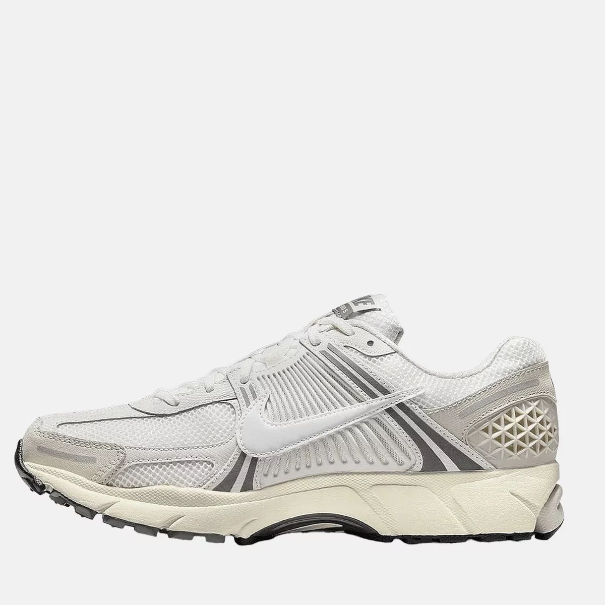 669674de2e88cnike_nike_zoom_vomero_5_1_Photoroom
