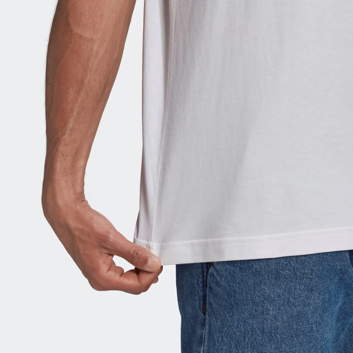 gn3463_app_on-model_detail-2_gradient-huge-665753c8653f0