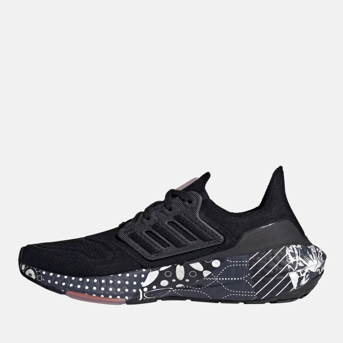 gw6914_5_footwear_photography_side-medial-center-view_transparent-huge-66581fa17ce2f