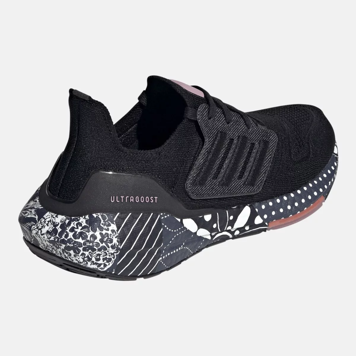 gw6914_7_footwear_photography_back-lateral-top-view_transparent-huge-66581fa483b12